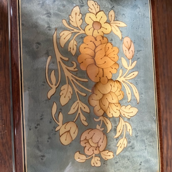 Romance music box from Italy. Works. Excellent shape. - Picture 4 of 5